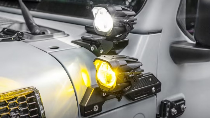 A-pillar mounted MT32 Series auxiliary lights with dual color temperatures